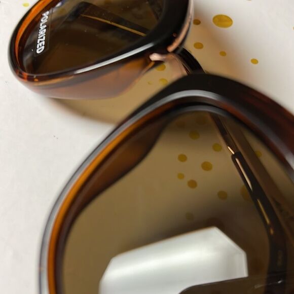 LE Specs Mocha Mousse
Polarized Sunglasses tortoiseshell shiny metal NWT - Picture 11 of 17